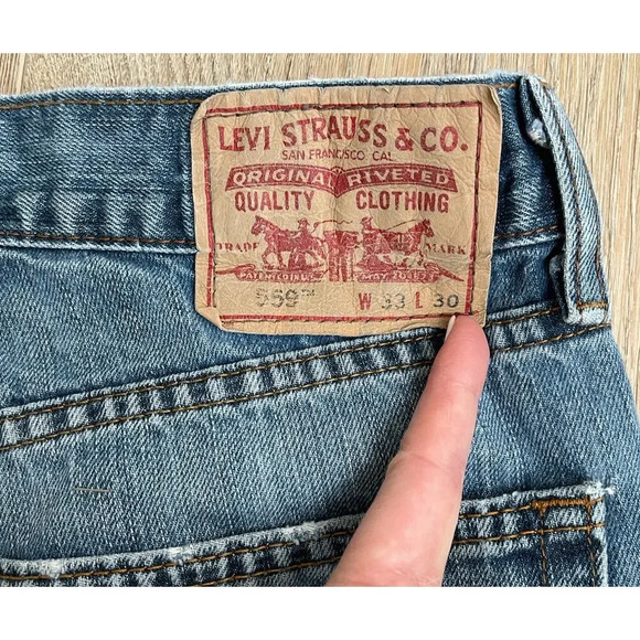 Levi’s 559 Men's Relaxed Straight Leg Medium Wash Distressed Denim Jeans 33x30 - Picture 6 of 11